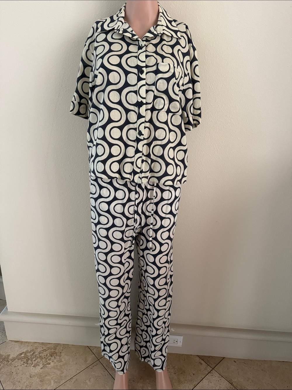 Zara Black and White Geometric Lounge Set